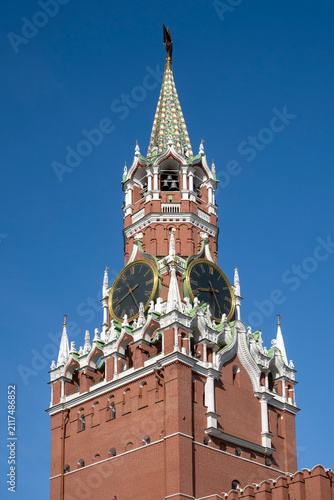 Cuadro en lienzo Kremlin chimes on the Spasskaya Tower in close-up