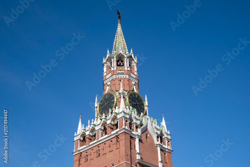 Foto The Kremlin chimes on the Spasskaya Tower. The Moscow Kremlin