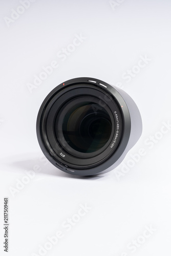 Cuadro en lienzo Professional camera lens isolated on white