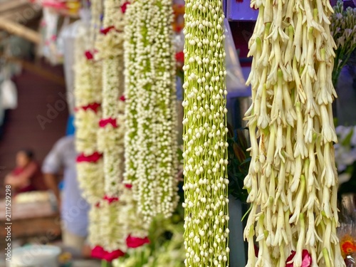 Bild auf Leinwand Hanging tuberose and jasmine flower garlands at market stall
