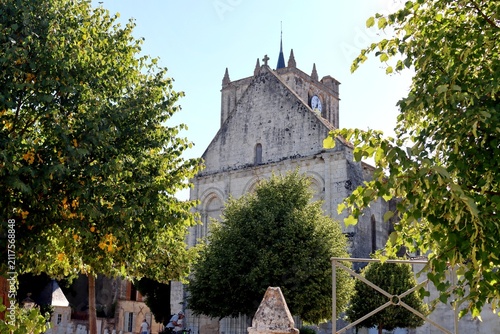 église