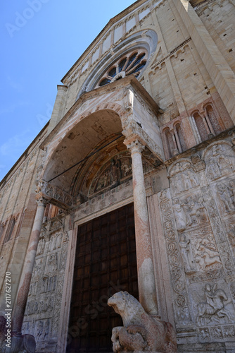 Entrée de la basilique saint-Zénon dans la ville de Vérone