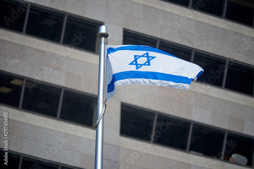 Bild auf Leinwand The Israeli flag on a flag pole at Toronto City Hall’s Nathan Phillips Square