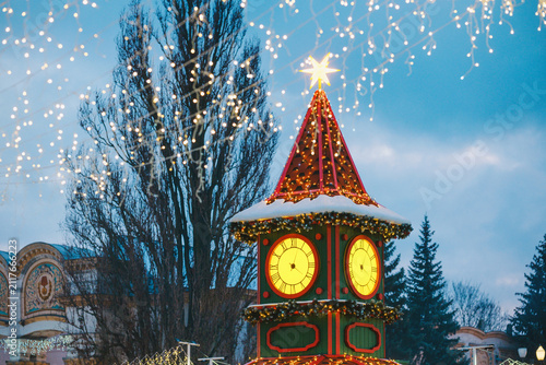 Cuadro en lienzo Festive clock tower with star and snow in winter evening