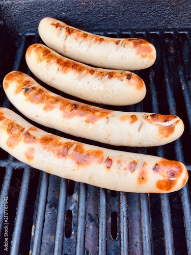 Bratwürste auf dem Grill – Perfekter Grillgenuss im Sommer