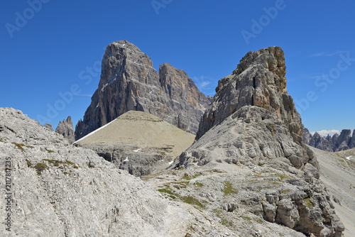 Quadro su tela Sesto Dolomites peaks under clear blue sky