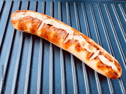 Gegrillte Bratwurst – Klassischer Grillabend mit herzhaftem Genuss