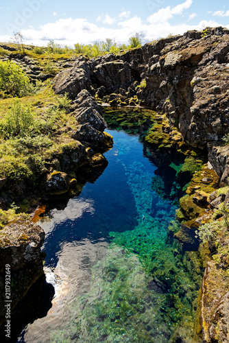 Obraz na płótnie The Vibrant Turquoise Waters of Silfra Fissure in Iceland