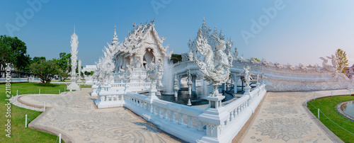 Obraz na płótnie Stunning architecture and design of wat rong khun, the white temple in chiang ra