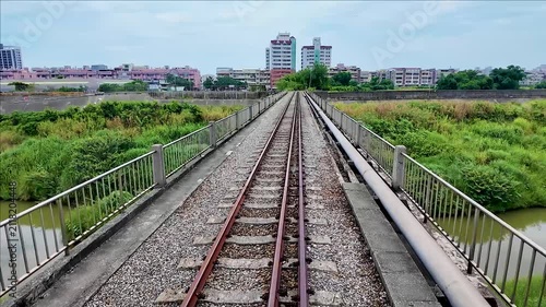 昔の製糖工場の線路を走る観光用列車からの風景