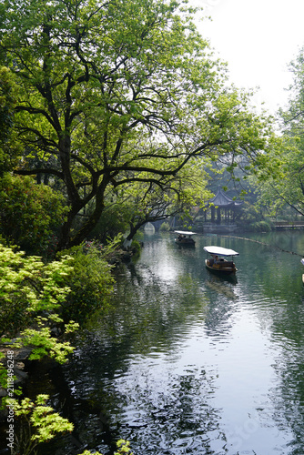 Obraz na płótnie Traditional Boats on West Lake, Hangzhou Spring Scenery