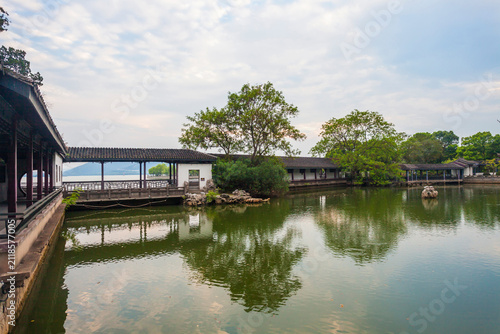 Cuadro en lienzo Liyuan Garden Traditional Architecture, Wuxi Jiangsu China
