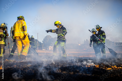 Fotografie Feuerwehr übt einen Feldbrand bei Gerlingen