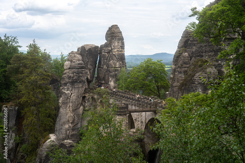 Foto Bastei Bridge in Saxon Switzerland National Park, Germany – Historic Stone Bridg
