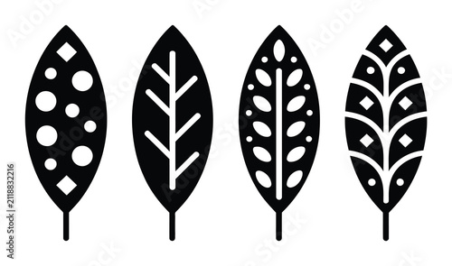 Conjunto de cuatro hojas decorativas en blanco y negro con patrones geométricos
