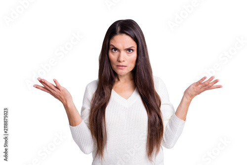 Foto Portrait of attractive discontent puzzled brown-haired girl pretense isolated ov