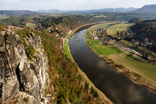 Fotografie Scenic Elbe river bend from Bastei in Saxon Switzerland