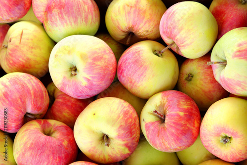 red apples background