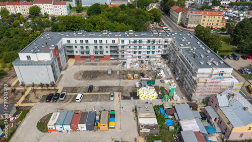 Foto Aerial view of a newly constructed modern apartment building in Gorzow Wielkopol