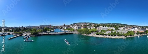 Foto Panoramic aerial view of Zurich city skyline and Lake Zurich, Switzerland on a sunny summer day