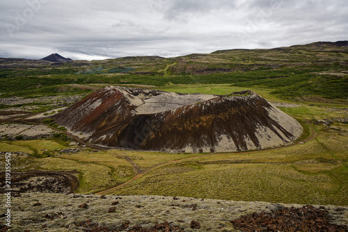 Quadro su tela Stunning Volcanic Crater in the Mossy Fields of Iceland