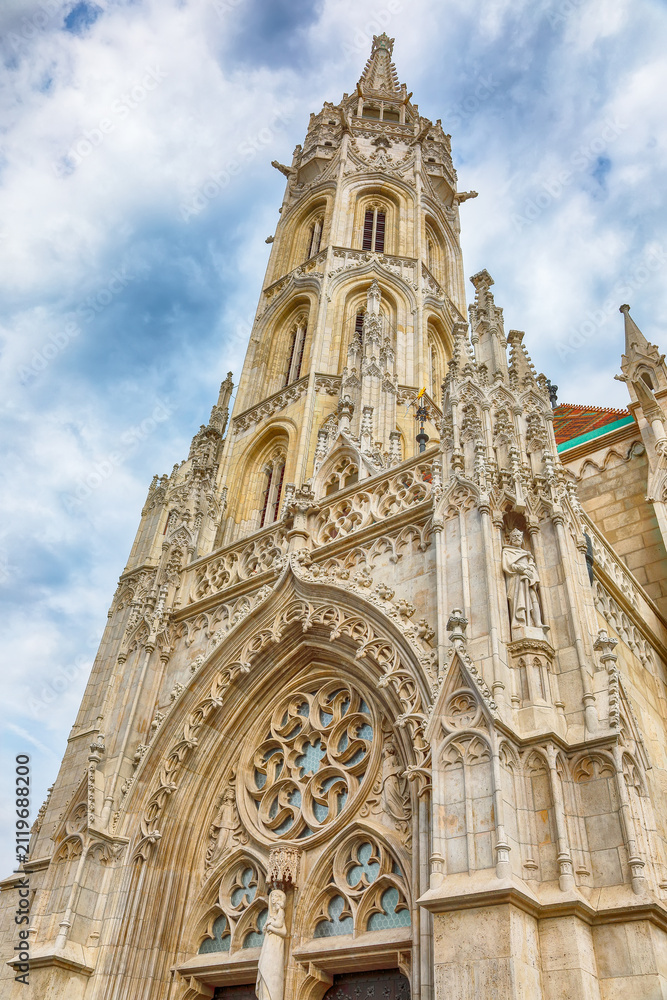 Obraz premium Gorgeous Matthias Church in Budapest, Hungary. Roman Catholic church in the Gothic style.