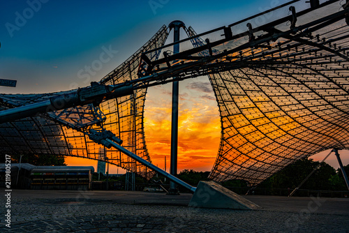 Sonnenuntergang am Münchner Olympiastadion