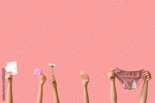 Female hands with period pa...