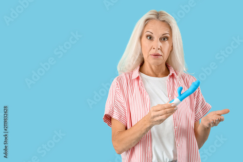 Shocked mature woman with v...