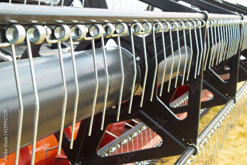 Foto Detail of Metal Spring Tines on Combine Harvester Pickup Reel