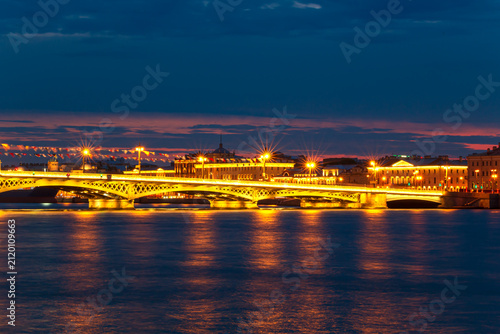 Quadro su tela Annunciation (Blagoveshchensky) bridge at night