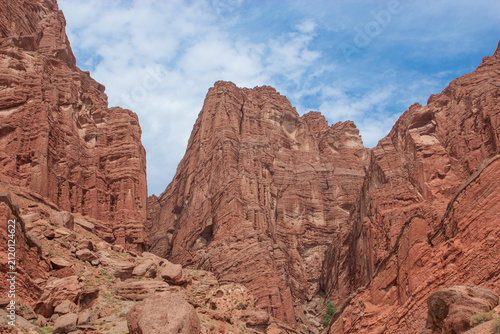 Cuadro en lienzo Rock Texture on the Cliff Faces of Danxia Landform Canyon
