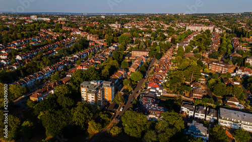 Foto Aerial view of residential streets and buildings in suburban London