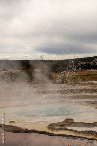 Foto Yellowstone Hot Spring Erupting Water Into the Air