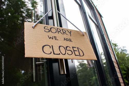 Bild auf Leinwand SORRY WE ARE CLOSED sign hanging on small shop door