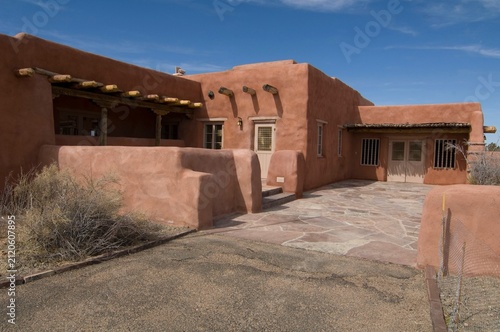 Canvastavla adobe house