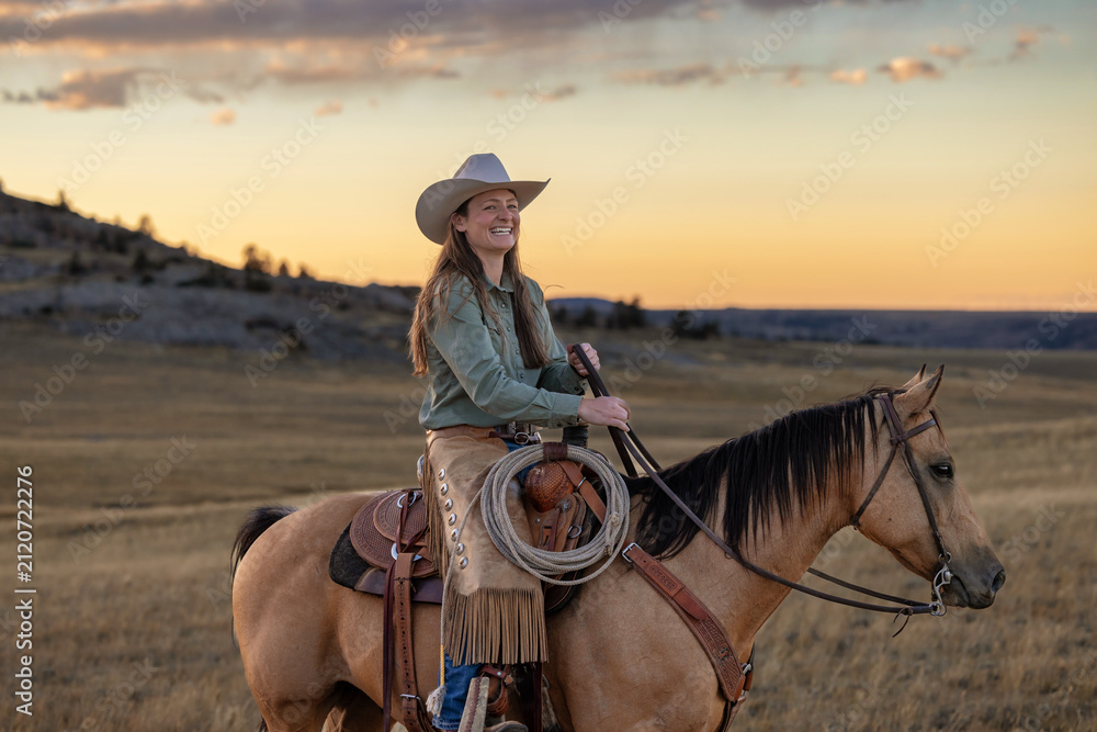 Obraz premium Wyoming Ranch Cowgirl with AQHA Quarter Horse 