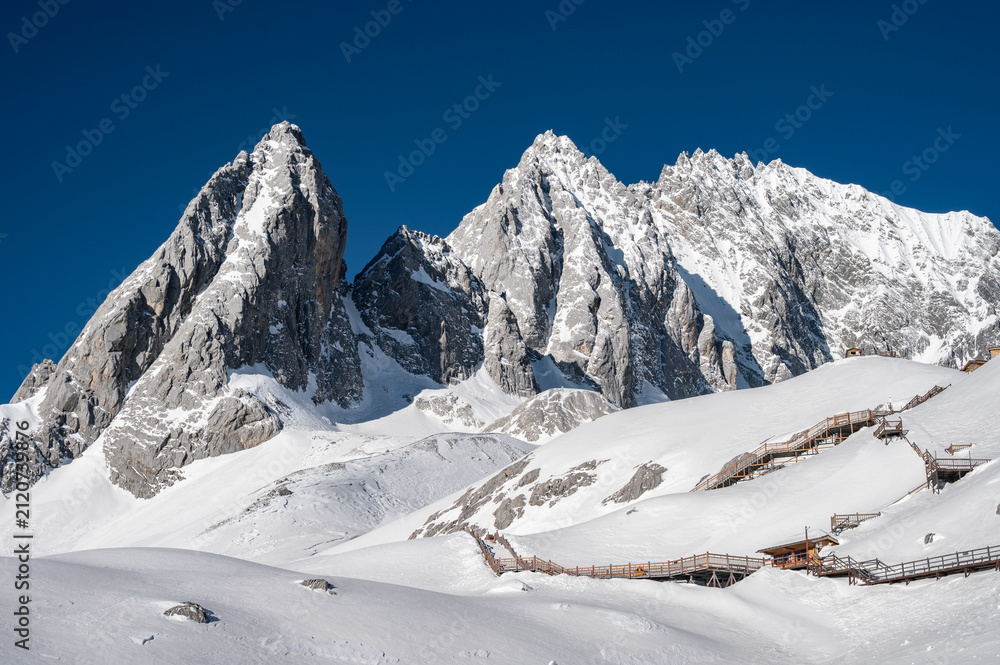 Fototapeta premium Scenery view of Jade Dragon Snow Mountain (or Mt.Yulong) in Yulong Naxi Autonomous County, Lijiang, in Yunnan province, China.