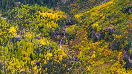 Foto Aerial view of Lower Bridal Veil Falls waterfall in mountain town of Telluride,