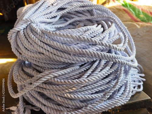 Foto Large bundle of twisted white nylon rope coiled tightly together