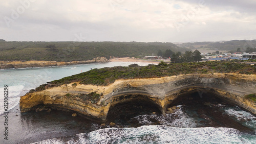 Foto Aerial View of Rugged Limestone Cliffs in Port Campbell Australia