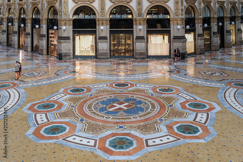 Milano, mosaici in Galleria