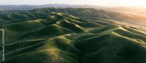 Panel kuchenny z motywem Green hills roll under the sunlight during the early morning in a vast rural area