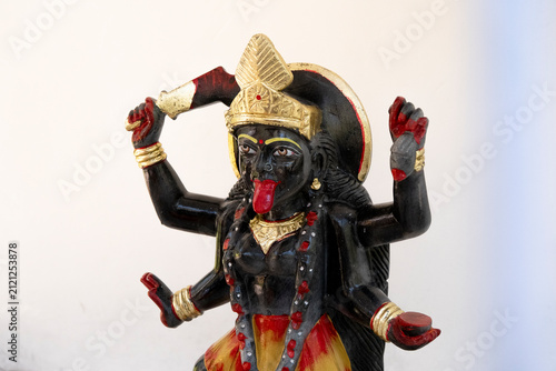Konstfotografi Statue of the Hindu goddess Kali, a multi-armed deity holding symbolic objects