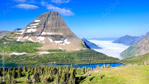 Bild auf Leinwand Majestic mountain landscape in Glacier National Park, Montana, featuring rugged peaks, natural rock formations, and the untouched beauty of the Rocky Mountains