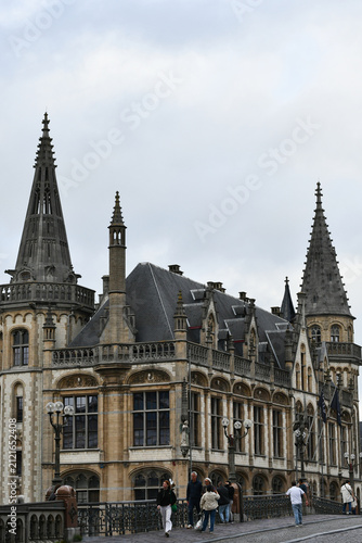 Cuadro en lienzo Pedestrians Crossing Bridge by Neo Gothic Post Palace in Ghent