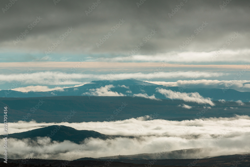 Obraz premium Fog in mountains