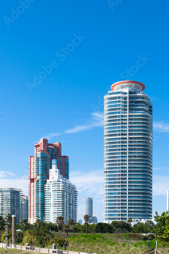 Fotografie Buildings south of Downtown Miami mainly occupied by highrise office and condominium buildings along Brickell Avenue