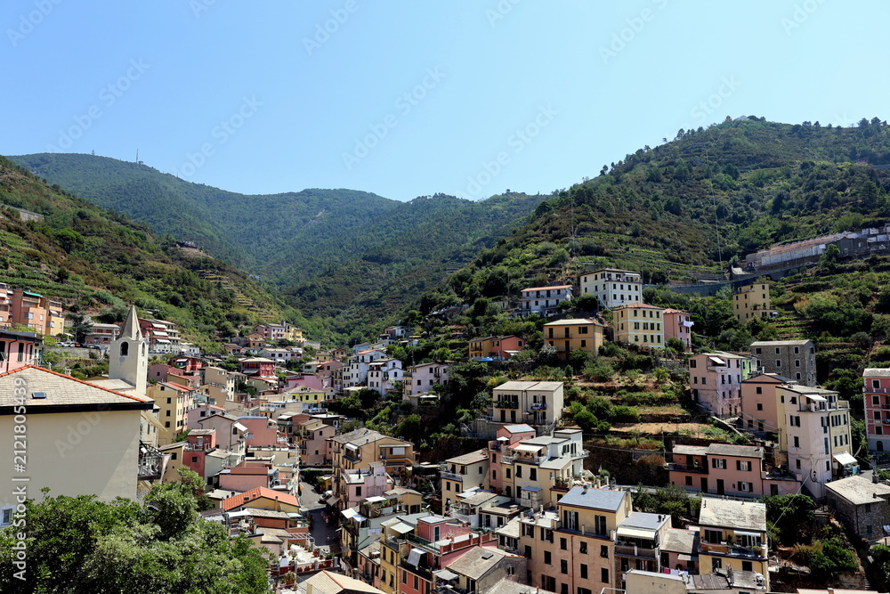 Fototapeta premium Riomaggiore, Cinque Terre, im Sommer