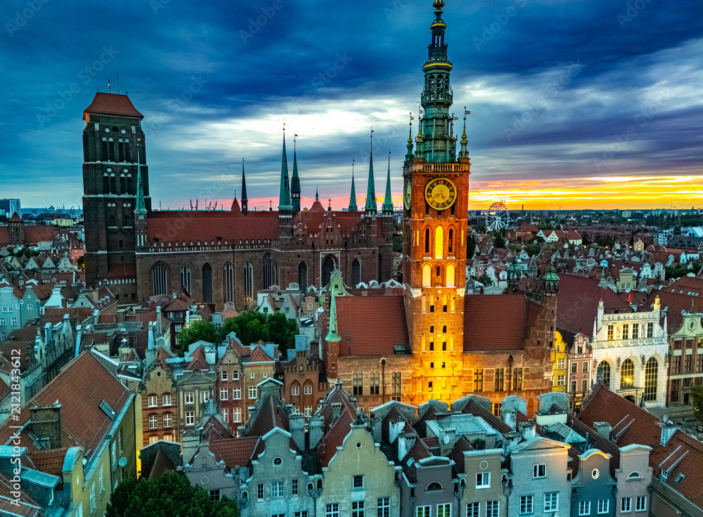 Obraz premium Architecture of old town in Gdansk with Main City Hall, Poland